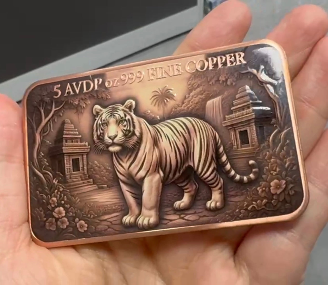 In Stock! 5oz Copper White Tiger WITH CAPSULE