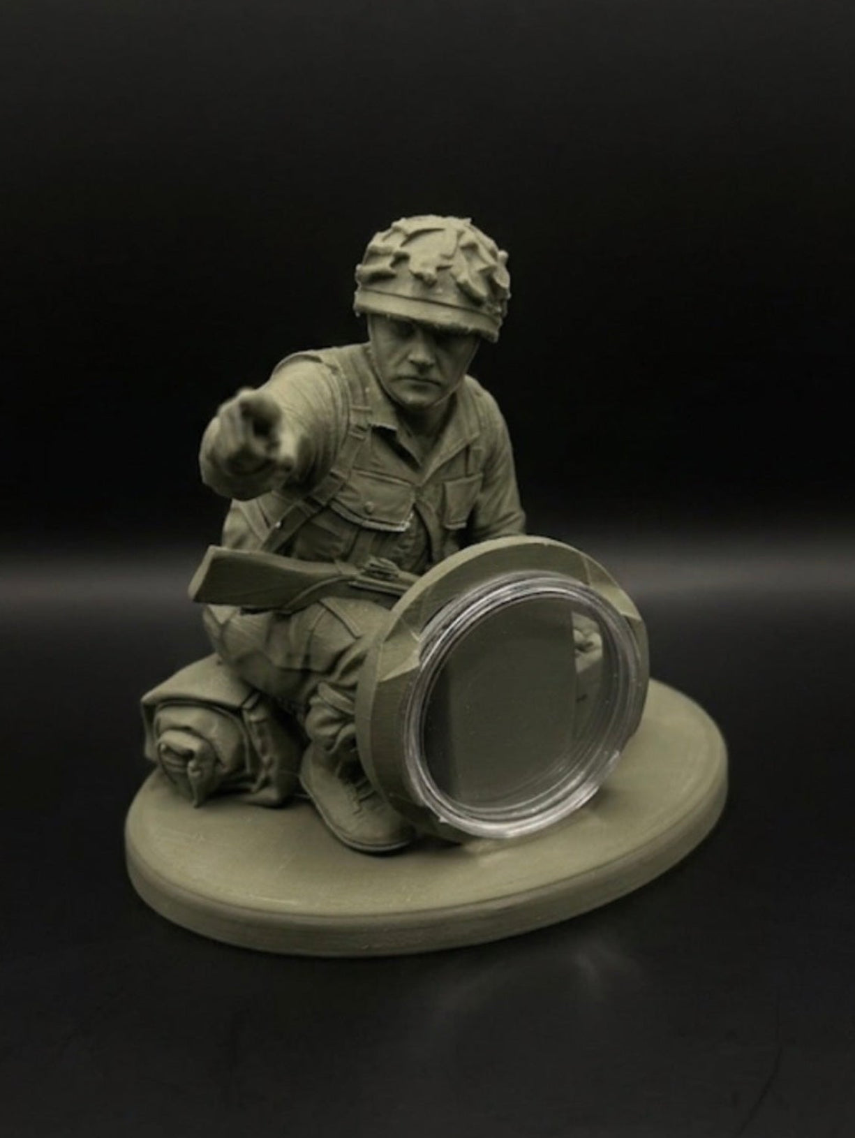 ARMY MAN COIN HOLDER STATUE! RADIO MAN DESIGN.